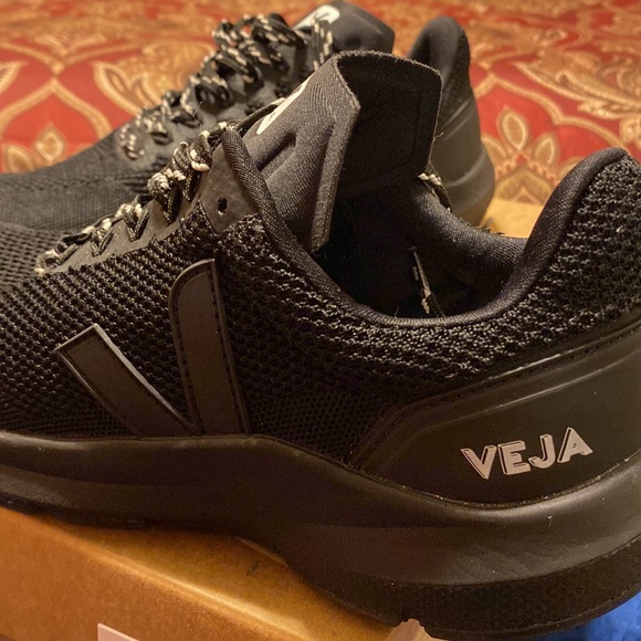NWT Veja black sneakers EU size 40 (women’s 8 1/2-9/men’s 7).Brand new with box. - Picture 3 of 14